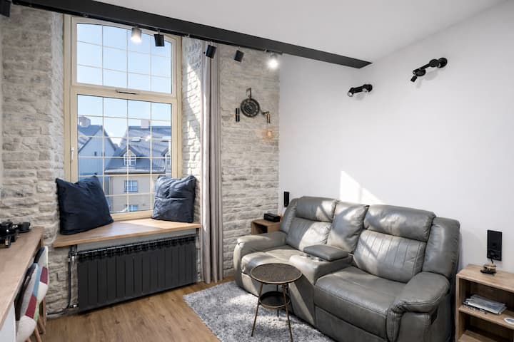 Stylish Loft Next To Historic Old Town - Tallin