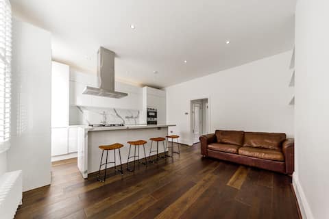 Top Airbnb: Stunning Modern City Apartment in Queen's Park