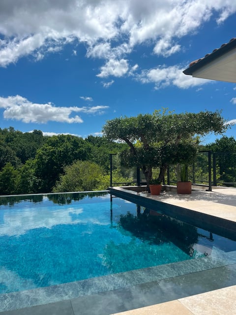 Beautiful villa with pool.