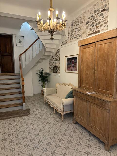 Maison Saint-Martin (4 bedrooms, sleeps 8-10)