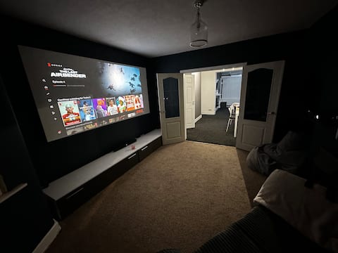 House with cinema room & hot tub