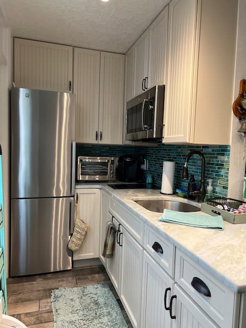 Top Airbnb: Sand steps away-Pools-1st floor w/patio-Beach Gear in Daytona Beach