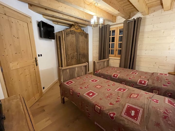 Chambre D’hôte 
La Pointe Du Midi 
( 2 Personnes) - Bonneville