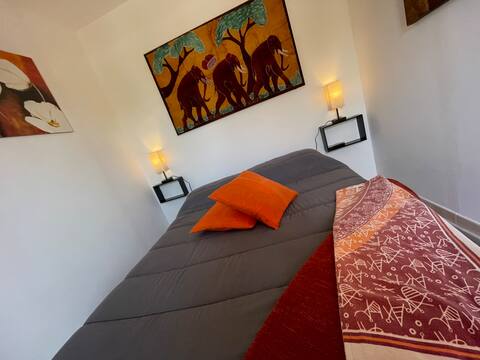 Elmas CA AirPort Sahara Room