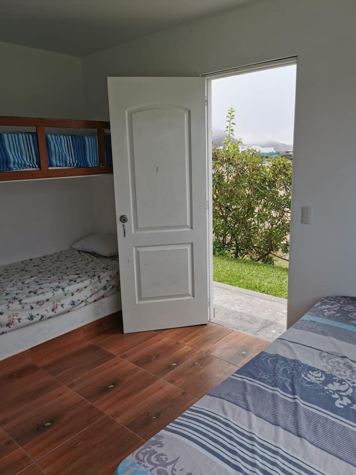 ცალკე საძინებელი პირველ სართულზე, ბაღზე გასასვლელით 