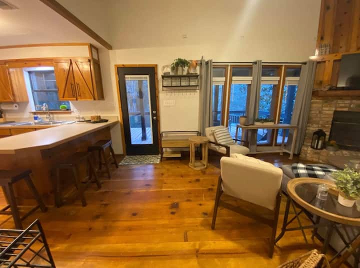 Spacious Creek-side Getaway! - Paul B Johnson State Park, Hattiesburg