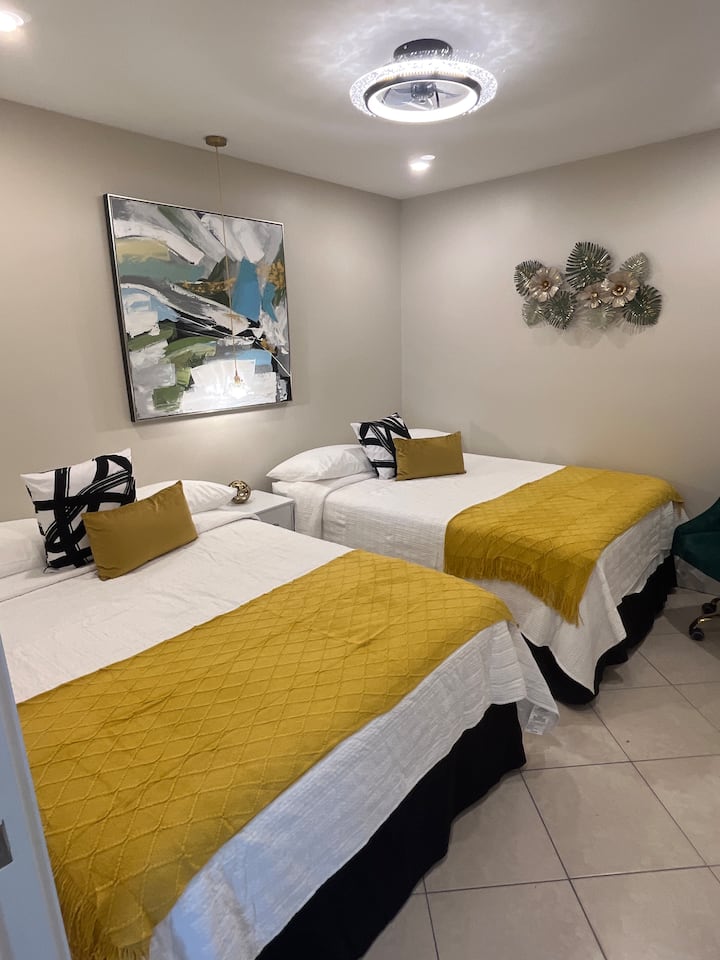 Vitanda 2 kamili, pakia na ucheze vinapatikana ikiwa inahitajika. 