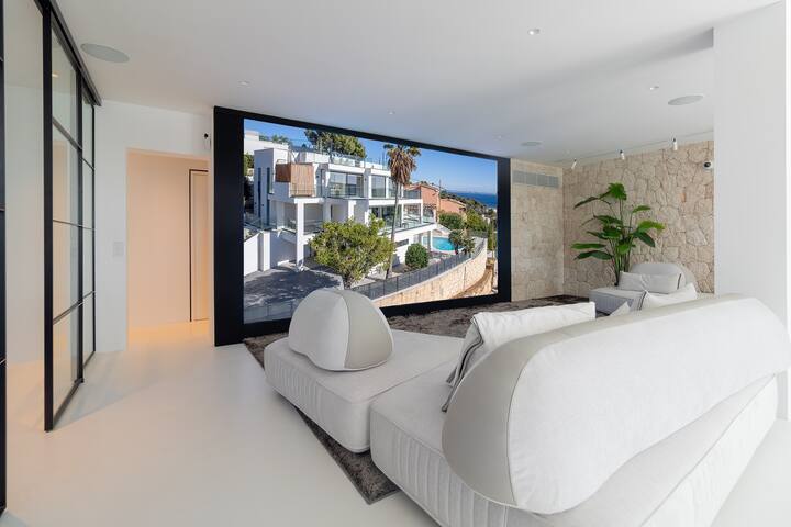 Modern Luxurious Seaview Villa gallery image 5