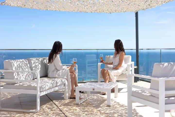 Modern Luxurious Seaview Villa gallery image 3