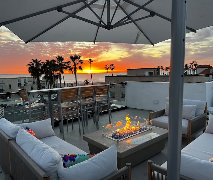 Beach House with Rooftop Jacuzzi