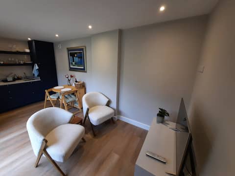 Top Airbnb: High Crest Cottage in Bristol