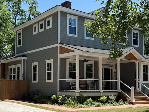 Downtown Aiken House
4 Bedroom 3 1/2 bath