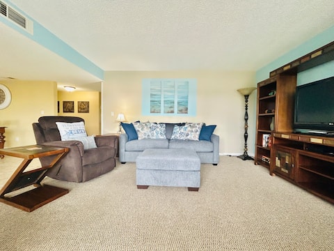 Top Airbnb: Poolside Paradise|Indian Shores|3-Min to Beach in Indian Shores
