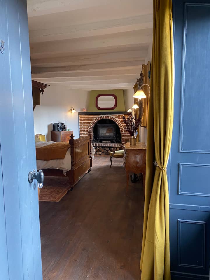 Double Deluxe Large
1 Bedroom 
1 Private En-suite - Bellac