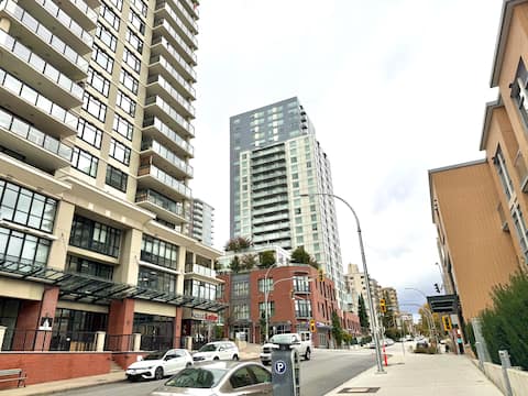 5-Star 1BR Condo New Westminster Skytrain, A/C+Gym