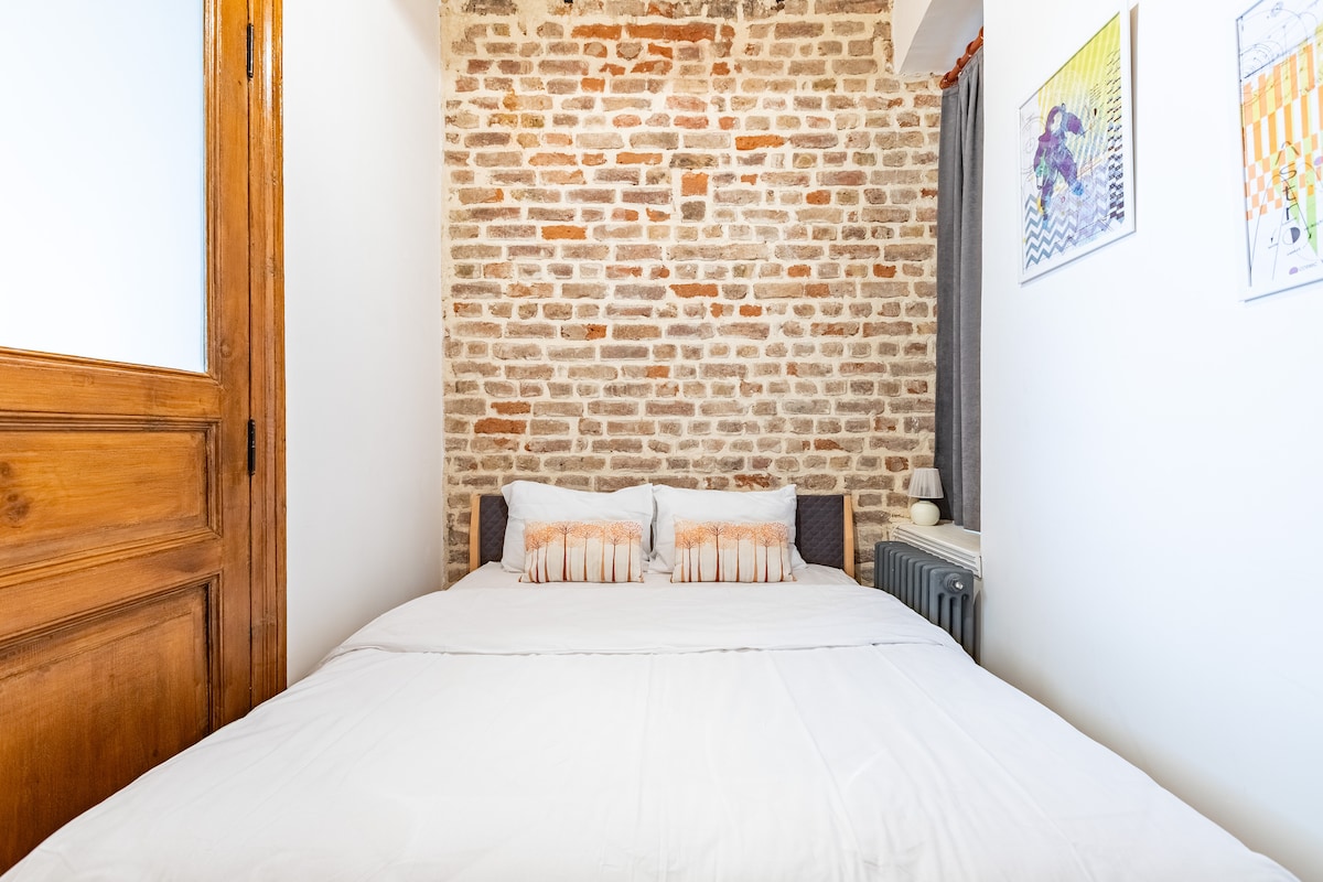 Საძინებელი ორადგილიანი საწოლით