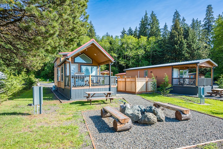 Rainforest Tiny Home Retreat: Rustic Modern - Forks, WA