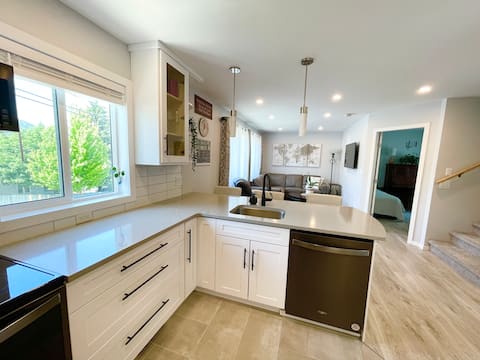 Piano House
4 bed, 3 bath 
Downtown
Central AC