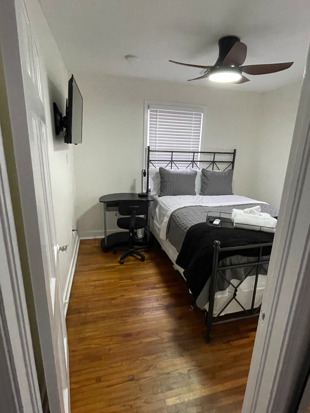 เตียงควีนไซส์ (Queen Bed 