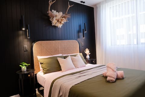 Top performing Airbnb: Summit Sanctuary, Queenstown in Frankton (Queenstown Lakes District)