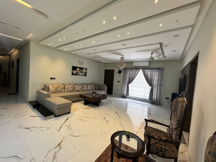 4bdr Villa Central Spacious Park View Ac Ntflix Tv - Islamabad