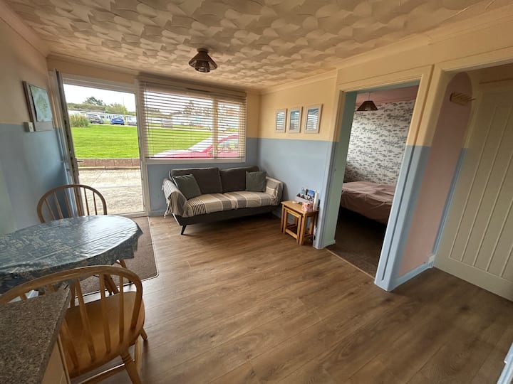 Peach Chalet - Sandown Bay - Isle of Wight