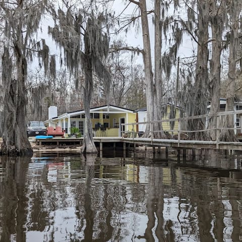 Docktails Cabana:Just 10 Steps to the Water!