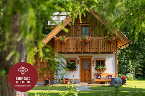 Chalet Pršivec with Mountain view, Fireplace&Sauna