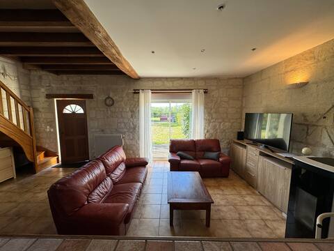 Peaceful environment house, facing the Loire.
