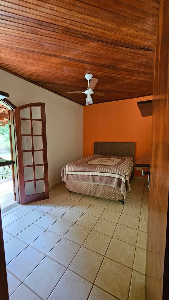 Dormitorio 1 con cama doble.