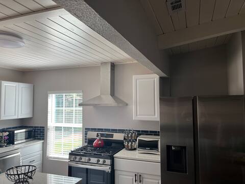 Cute updated  2 bedroom house.