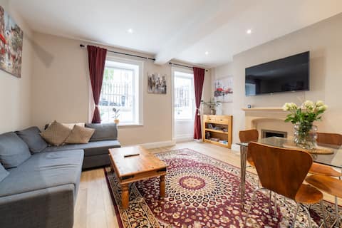 Popular Airbnb listing: Montrose Lodge Regency Apartment, free parking(x2) in Cheltenham