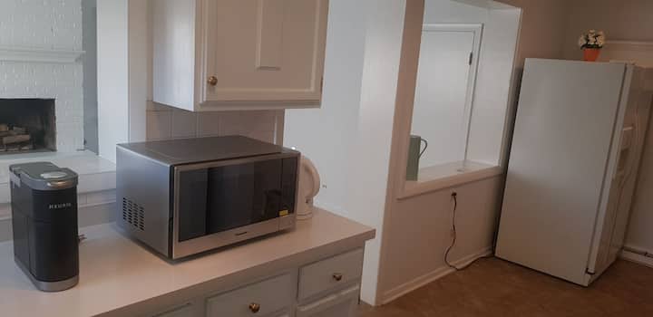 A Pretty, Quiet Spacious Bed Room - Deerfield, IL