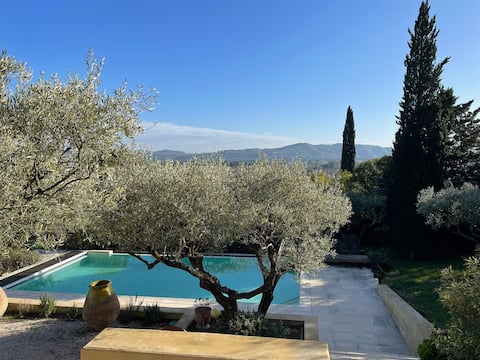 Provencal house with swimming pool and air conditioning