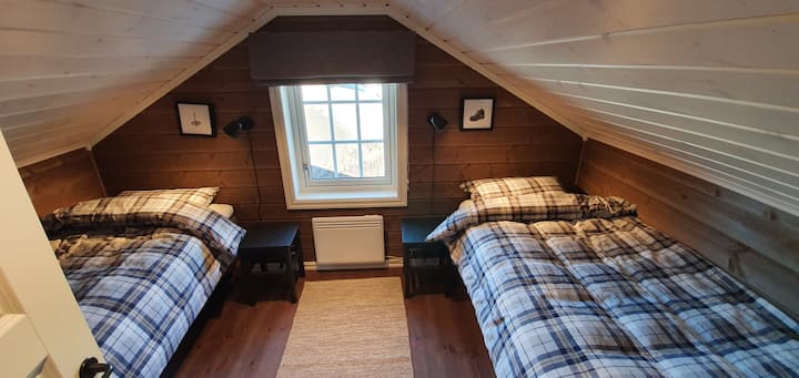 To 90 cm  enkeltsenger på hems etasje