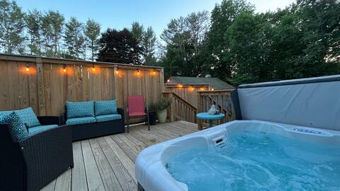 4BR/2BA oasis with private hot tub! Pet friendly!