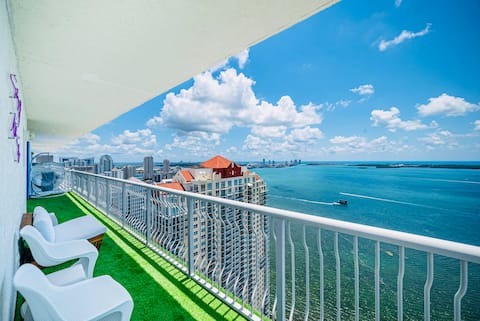 Top Airbnb: Front Facing Top Floor Penthouse with Ocean Views in Brickell Business District
