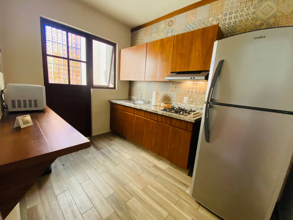 Spacious dining area for up to 6