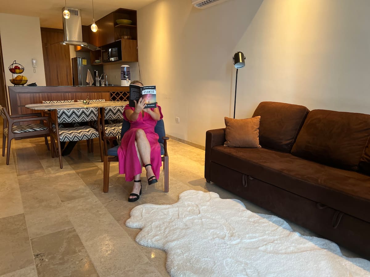 Recámara principal con clóset amplio y aire acondicionado - Makou
