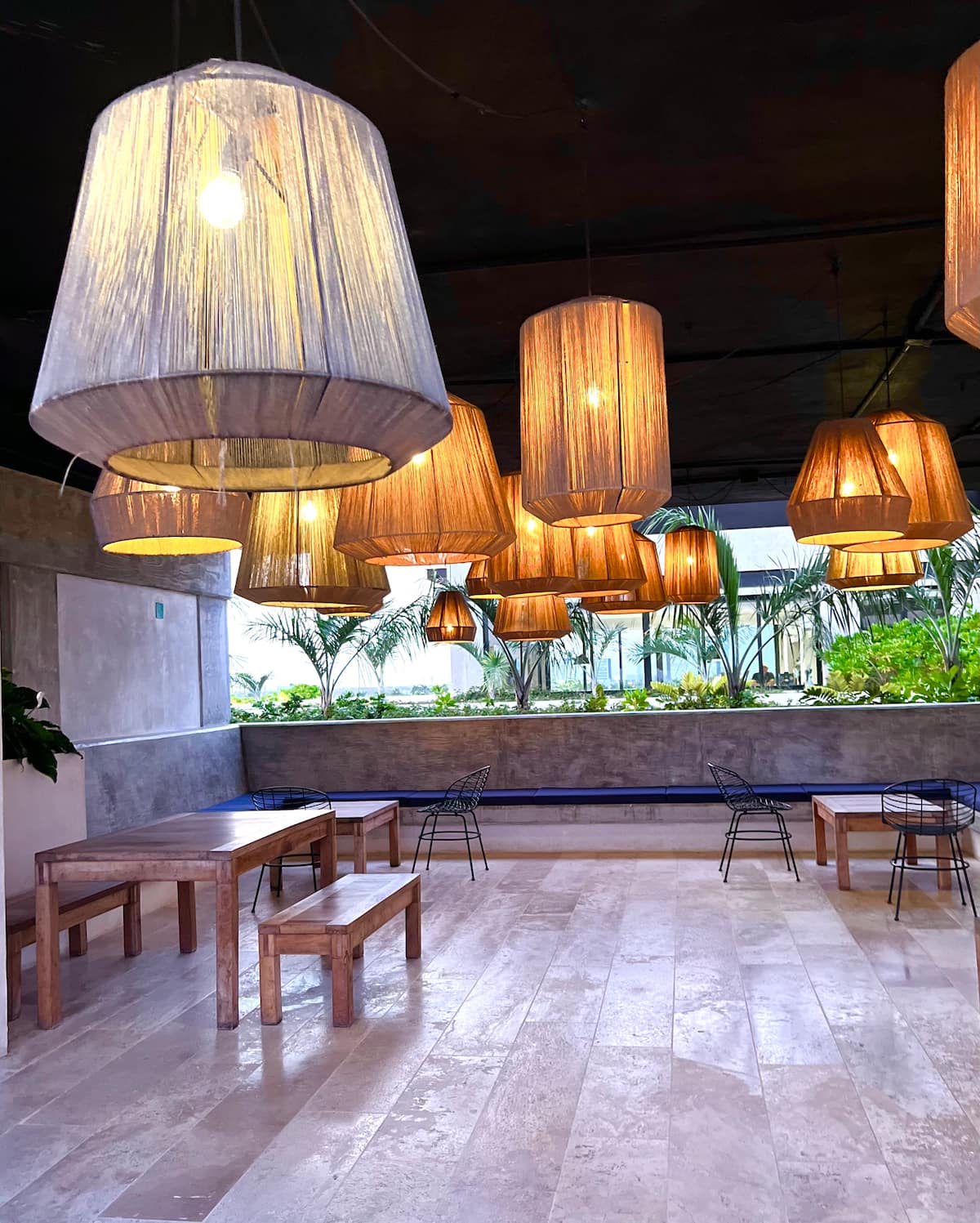 Zona lounge exterior en área común - Makou Mérida