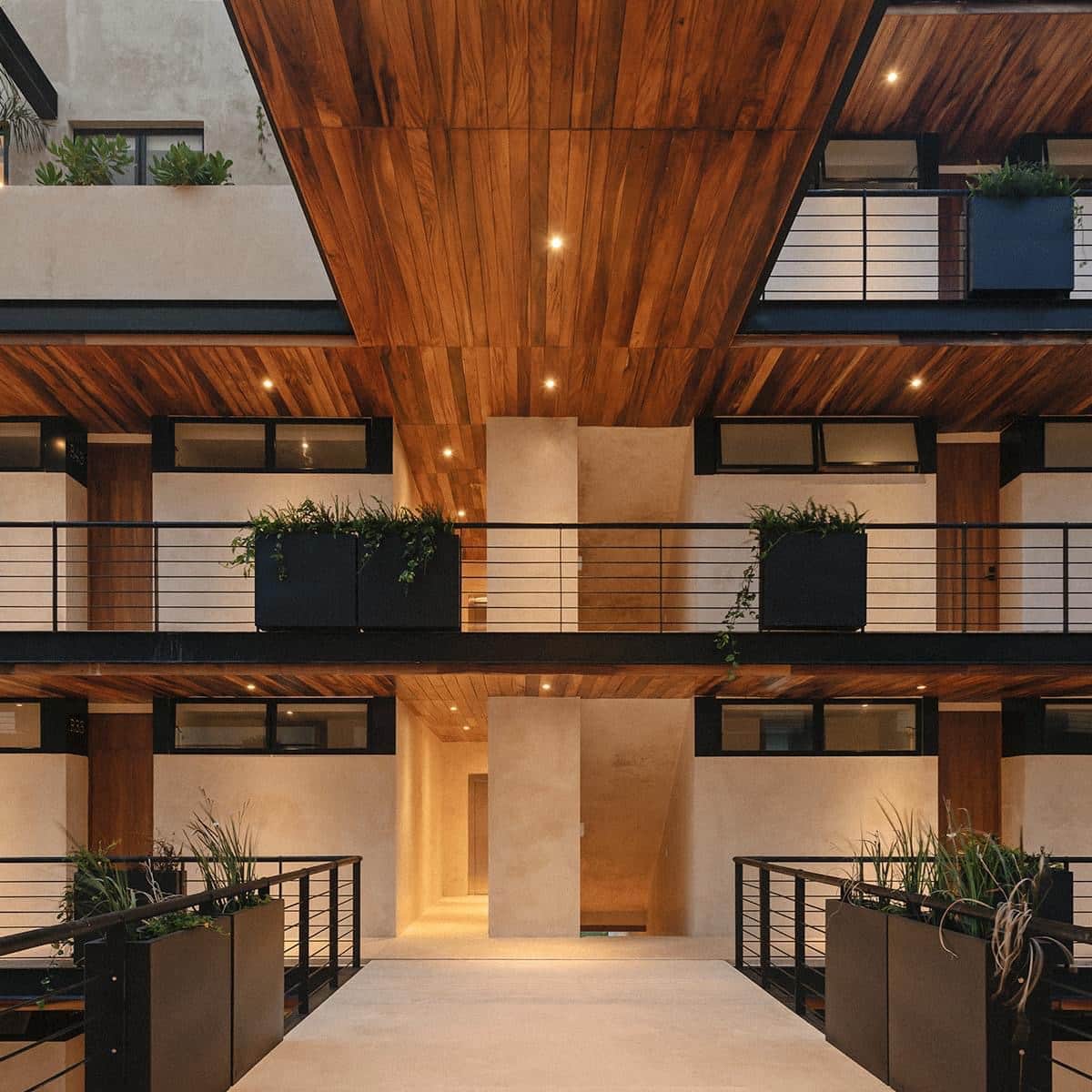 Fachada del condo Makou en Mérida con detalles arquitectónicos yucatecos