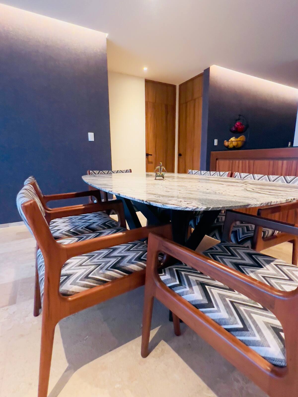 Cocina con alacena y utensilios de cocina completos - condo Makou