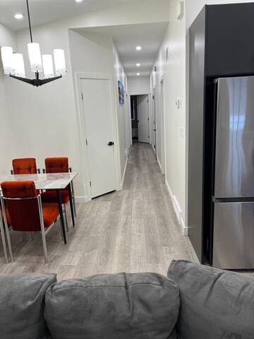 Upper Suite Haven- Near Airport gallery image 5