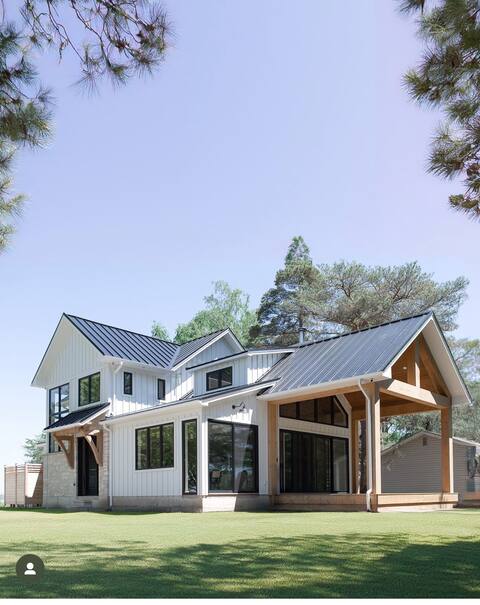 The shore view lake 
house