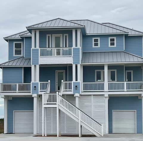 Bluewater Haven - Beachfront w/Elevator
