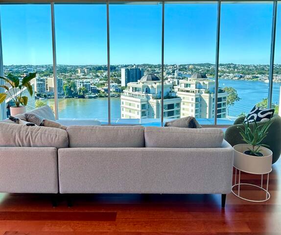 Luxurious Penthouse River Views