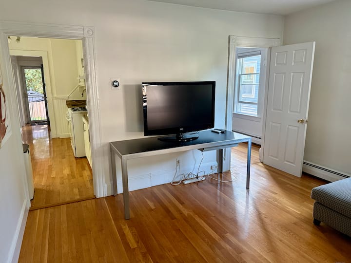 Sunny 2br Near Tufts, Davis, Redline, Bike Paths - 케임브리지