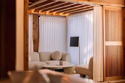 Anostay_1 minute walk from Hwangnidan-gil, private house with a jacuzzi