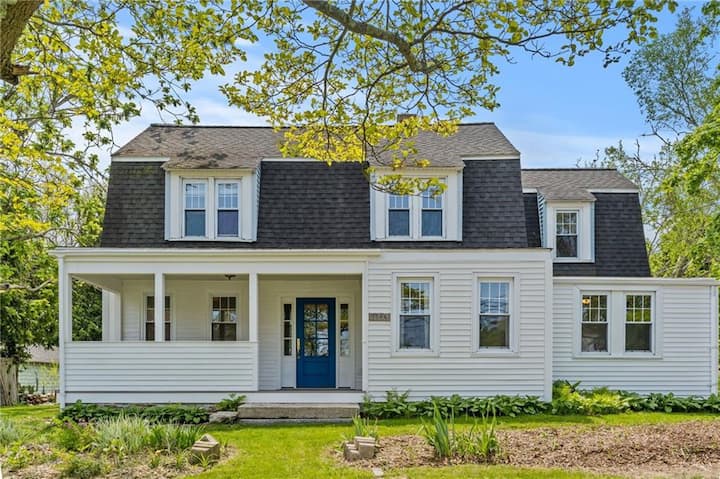 Spacious And Charming Home - Rhode Island