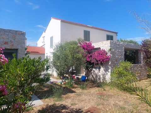 Top Airbnb: Nordic touch in mediterranean setting in Silba